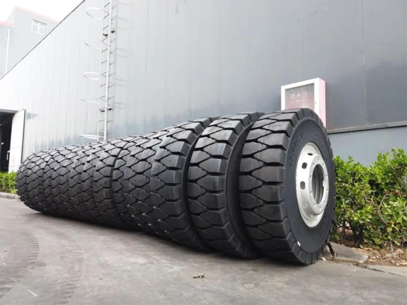 12.00-20 Solid Tire – Heavy Duty Industridæk til havne- og værftsdrift